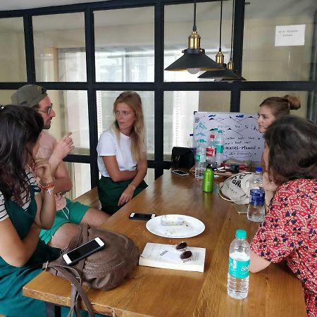 Madpackers Delhi West Hostel Ню Делхи Екстериор снимка