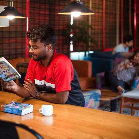 Madpackers Delhi West Hostel Ню Делхи Екстериор снимка