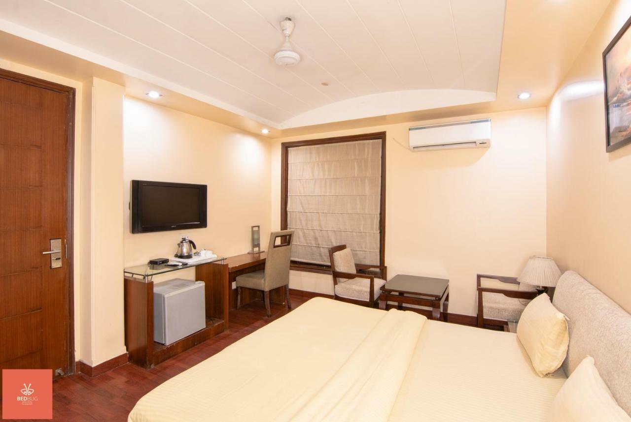 Madpackers Delhi West Hostel Ню Делхи Екстериор снимка